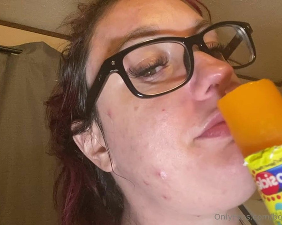 Bootyful Goddess aka bootyfulgoddess Findom - 07-06-2023 OnlyFans Video - Sucking a popsicle,