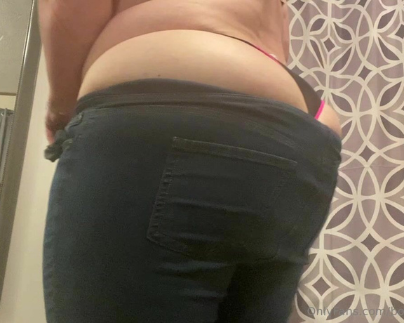 Bootyful Goddess aka bootyfulgoddess Findom - 07-05-2023 OnlyFans Video - Pulling up tight pants