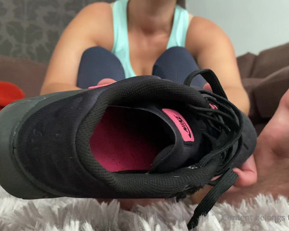 Feetwonders aka Feetwonders OnlyFans - Caught you sniffing my trainers, oppss my feet are also dirty !