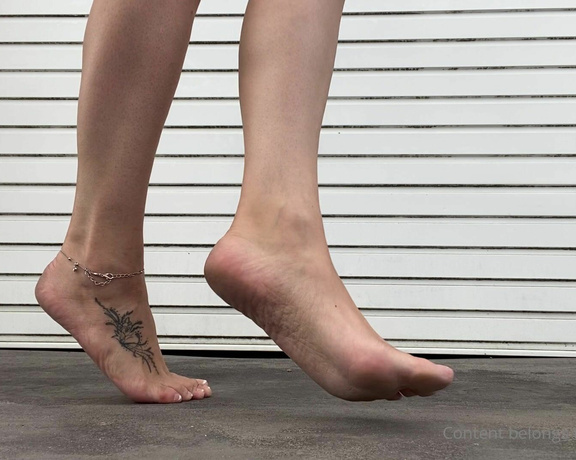 Feetwonders aka Feetwonders OnlyFans - Dusty soles