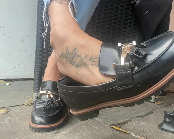 Feetwonders aka Feetwonders OnlyFans - Shoe play at the pub (loafers)