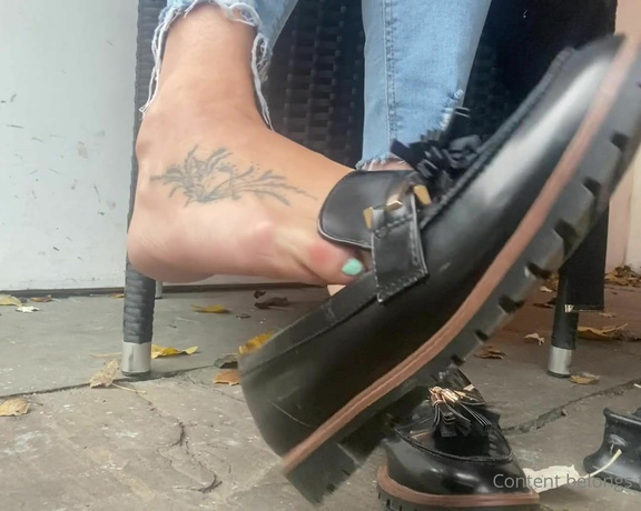 Feetwonders aka Feetwonders OnlyFans - Shoe play at the pub (loafers)