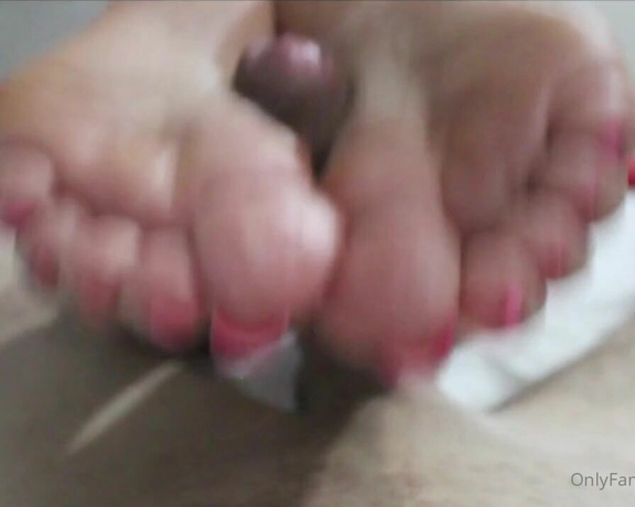 YelahiaG aka Yelahiag OnlyFans - Before the end of this day I bring you a new footjob with a little handjob and spiting The extra