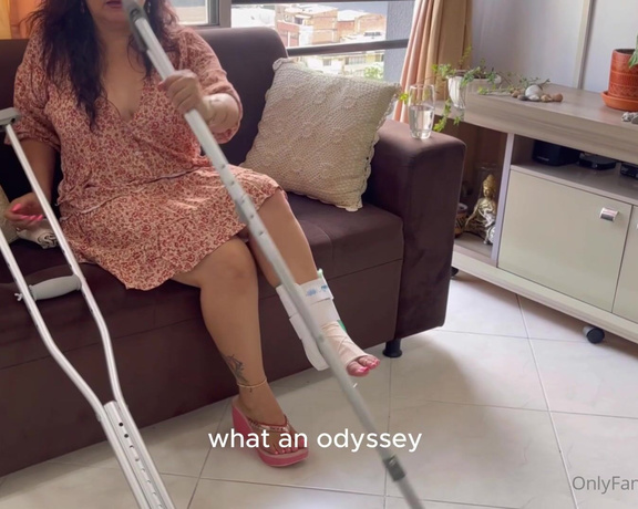 YelahiaG aka Yelahiag OnlyFans - Un nuevo video para todos, especialmente para mis amigos amantes del sprain, las vendas y las muleta