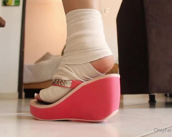 YelahiaG aka Yelahiag OnlyFans - As I told you it all started as a video with my pink wedges, but a movement I made caused pain in