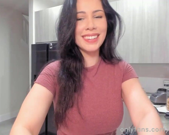 MissBella aka Missbella OnlyFans - Stream started at 03092023 0324 am cooking and dancing