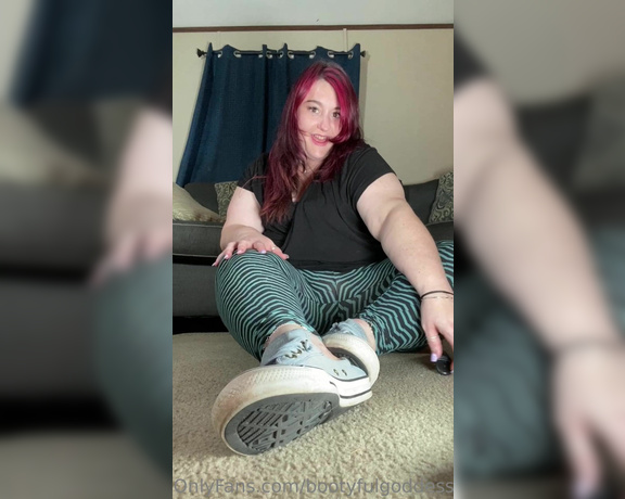 Bootyful Goddess aka bootyfulgoddess Findom - 07-20-2023 OnlyFans Video - Smelly feet and shoes