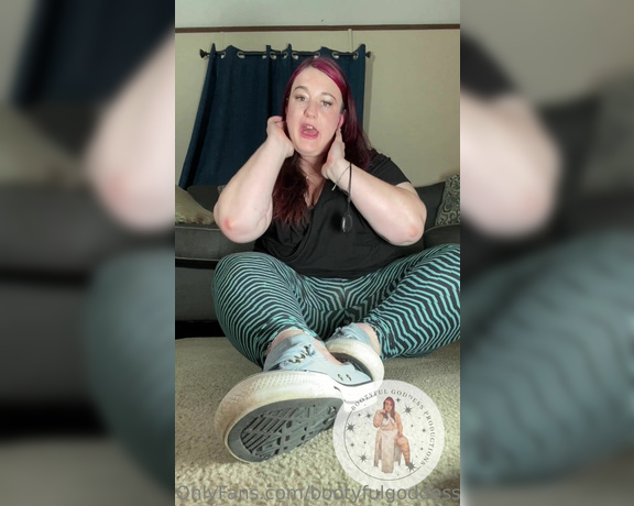 Bootyful Goddess aka bootyfulgoddess Findom - 07-20-2023 OnlyFans Video - Smelly feet and shoes