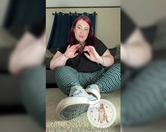 Bootyful Goddess aka bootyfulgoddess Findom - 07-20-2023 OnlyFans Video - Smelly feet and shoes