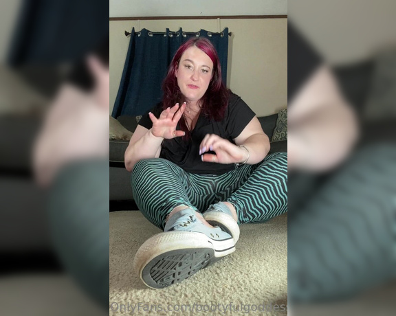 Bootyful Goddess aka bootyfulgoddess Findom - 08-07-2023 OnlyFans Video - Smelly seductive shoe removal for re_newal subscriber