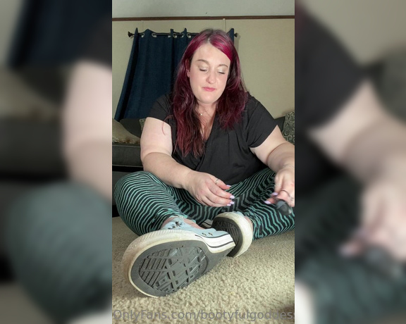 Bootyful Goddess aka bootyfulgoddess Findom - 08-07-2023 OnlyFans Video - Smelly seductive shoe removal for re_newal subscriber