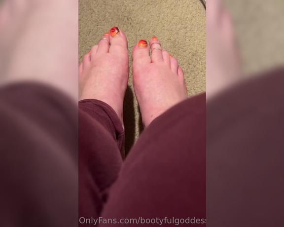 Bootyful Goddess aka bootyfulgoddess Findom - 08-30-2023 OnlyFans Video - Wiggle toes and audio