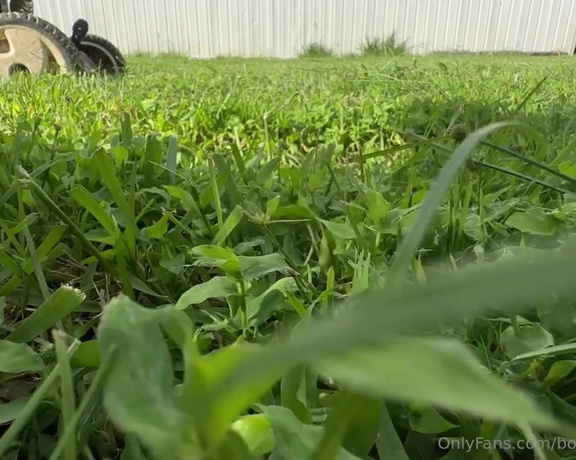 Bootyful Goddess aka bootyfulgoddess Findom - 08-19-2023 OnlyFans Video - New subscriber New video Giantess feet up close in nature in different positions