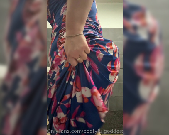 Bootyful Goddess aka bootyfulgoddess Findom - 08-22-2023 OnlyFans Video - Subscribers VIP view of the no panties