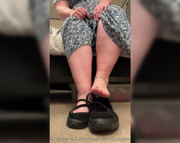 Bootyful Goddess aka bootyfulgoddess Findom - 08-28-2023 OnlyFans Video - Stripping off those shoes