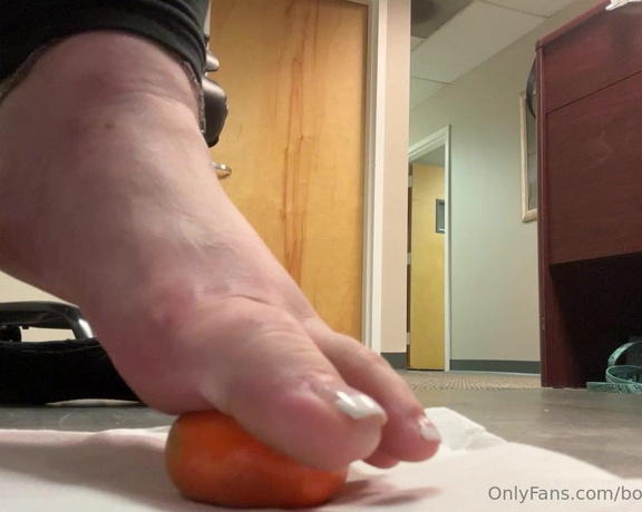 Bootyful Goddess aka bootyfulgoddess Findom - 09-08-2023 OnlyFans Video - New subscriber so I celebrated by crushing an orange at work