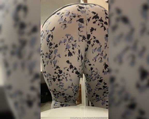 Bootyful Goddess aka bootyfulgoddess Findom - 11-03-2023 OnlyFans Video - Fart  This is a bad edit and not well put together