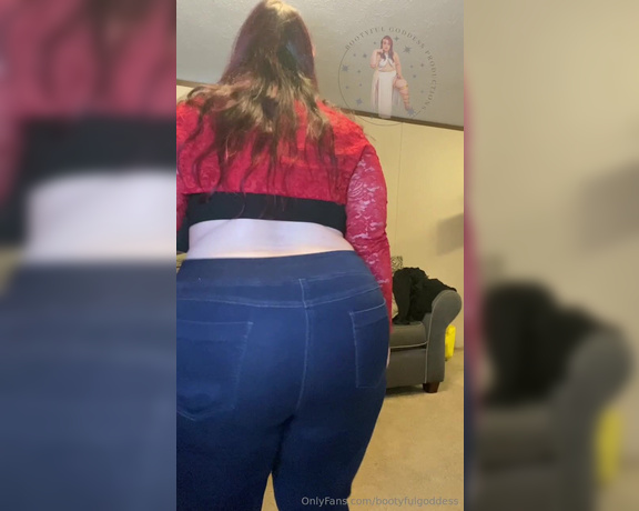 Bootyful Goddess aka bootyfulgoddess Findom - 11-08-2023 OnlyFans Video - Pulling up jeans and then shaking my booty for you