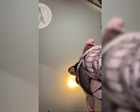 Bootyful Goddess aka bootyfulgoddess Findom - 11-18-2023 OnlyFans Video - Giantess Fan here are some trailers for you Let me know if you would like a_jetp