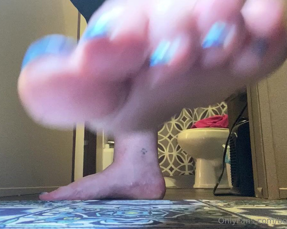 Bootyful Goddess aka bootyfulgoddess Findom - 11-18-2023 OnlyFans Video - Feet lovers here are some trailers Let me know if you would like anything_prki