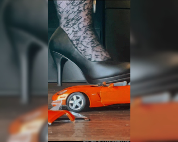 Bootyful Goddess aka bootyfulgoddess Findom - 11-06-2023 OnlyFans Video - Giantess Bootyful is descending upon your city, and the world will quake beneath their steps