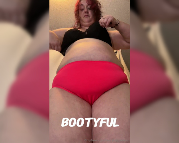 Bootyful Goddess aka bootyfulgoddess Findom - 01-15-2024 OnlyFans Video - From below