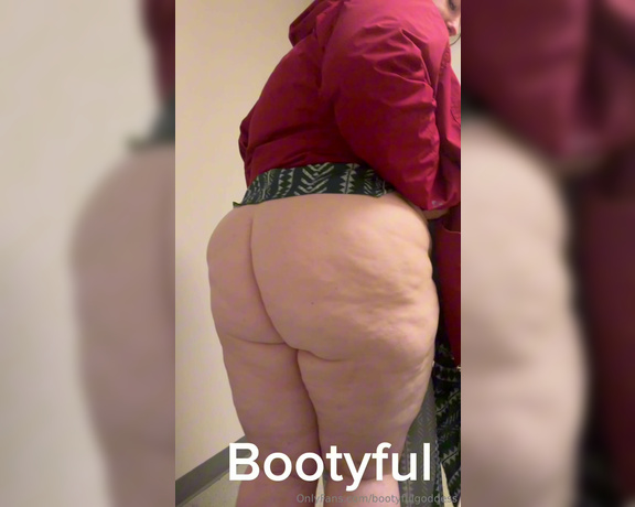 Bootyful Goddess aka bootyfulgoddess Findom - 01-23-2024 OnlyFans Video - Mmmm so hot some booty shake with a tease ending