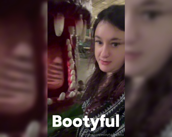 Bootyful Goddess aka bootyfulgoddess Findom - 03-03-2024 OnlyFans Video - He deserved that fart