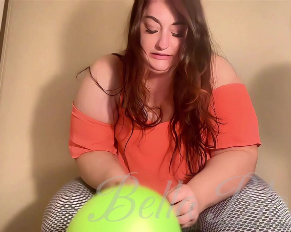 Bootyful Goddess aka bootyfulgoddess Findom - 09-10-2024 OnlyFans Video - That balloon didnt deserve that