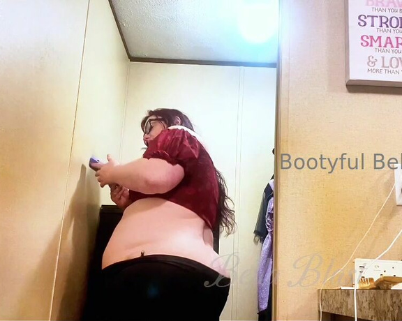 Bootyful Goddess aka bootyfulgoddess Findom - 10-22-2024 OnlyFans Video - Anyone wants a NEW Fly on the Wall Butt Crack Edition20 minutes long, one fart in