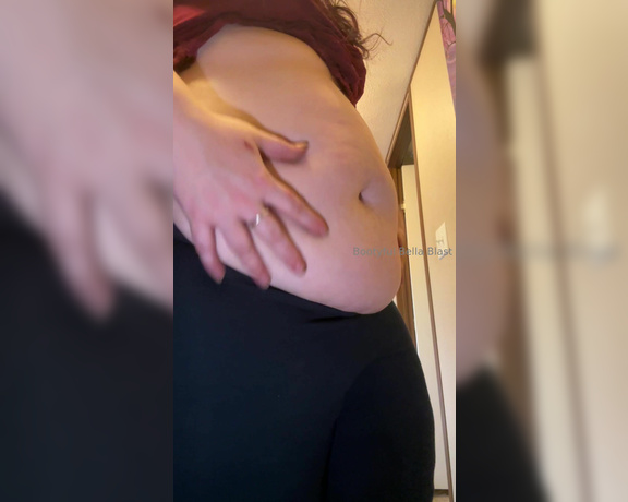 Bootyful Goddess aka bootyfulgoddess Findom - 10-30-2024 OnlyFans Video - Some belly love