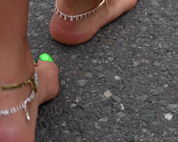 Bubblegum Toes aka bubblegumtoes2 Foot Fetish - 09-07-2024 OnlyFans Video - The time when my cameraman was still learning how to film