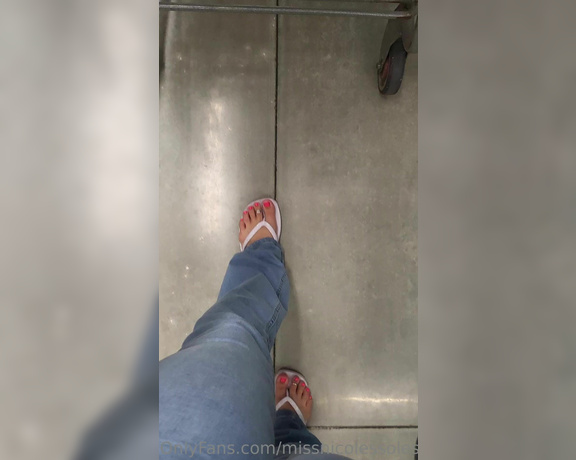 Goddess Nicole aka nicolesgoddesssoles Foot Fetish - 03-19-2023 OnlyFans Video - Mmm feels good to let them touch the ground Getting them rdy for a cleaning