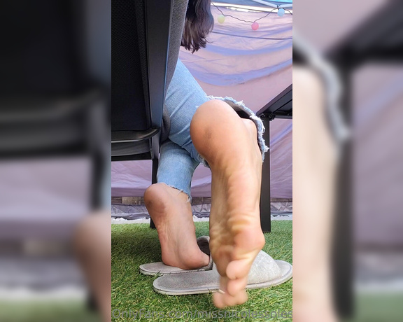 Goddess Nicole aka nicolesgoddesssoles Foot Fetish - 07-30-2023 OnlyFans Video - These slightly dirty soles can still get it