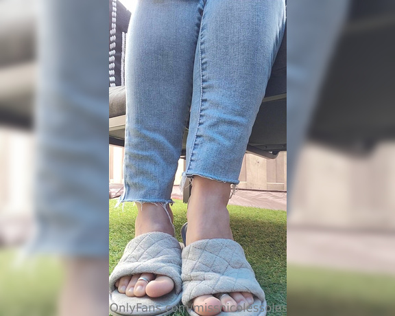 Goddess Nicole aka nicolesgoddesssoles Foot Fetish - 07-30-2023 OnlyFans Video - Get on your knees and sniff my toes