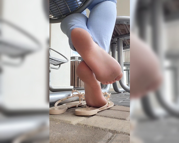 Goddess Nicole aka nicolesgoddesssoles Foot Fetish - 11-10-2023 OnlyFans Video - Sorry for late post Hope youre having an awesome friday Been busy with the kids and_iu6g