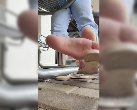 Goddess Nicole aka nicolesgoddesssoles Foot Fetish - 11-10-2023 OnlyFans Video - Sorry for late post Hope youre having an awesome friday Been busy with the kids and