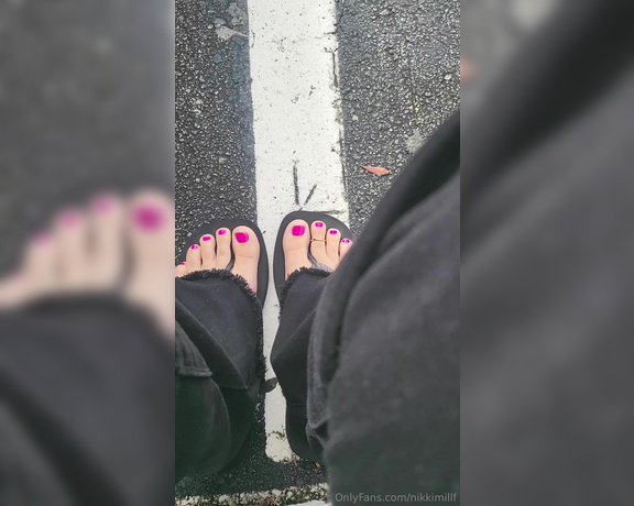 Goddess Nicole aka nicolesgoddesssoles Foot Fetish - 11-22-2023 OnlyFans Video - Some parking lot toe wiggles