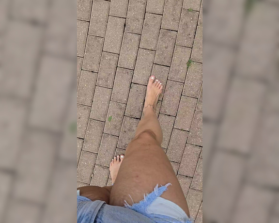 Goddess Nicole aka nicolesgoddesssoles Foot Fetish - 07-16-2024 OnlyFans Video - Walking barefoot feels soo good