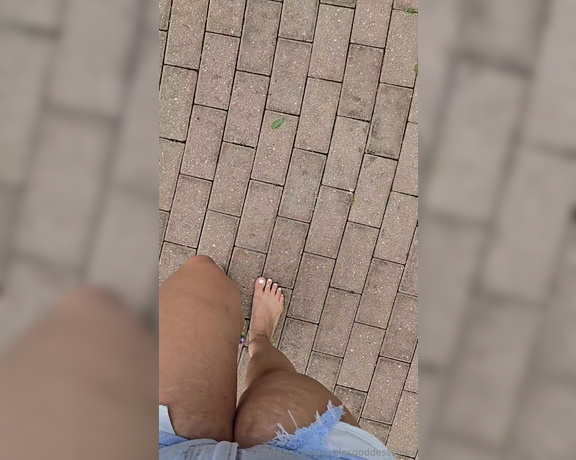 Goddess Nicole aka nicolesgoddesssoles Foot Fetish - 07-16-2024 OnlyFans Video - Walking barefoot feels soo good