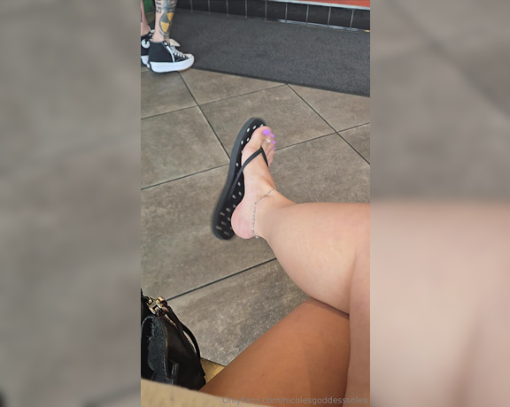 Goddess Nicole aka nicolesgoddesssoles Foot Fetish - 10-21-2024 OnlyFans Video - What if that was you i was pointing my foot at You gonna eat your wings