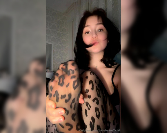 Chantal Akinci aka babybearofficial Foot Fetish - 06-08-2024 OnlyFans Video - hot I know