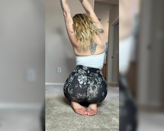 GamblergirlOf Vip aka gamblergirlofvip Foot Fetish - 11-15-2024 OnlyFans Video - Morning yoga