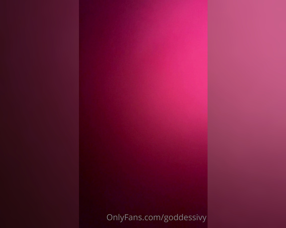 Ivy Morrigan aka goddessivy - 04-19-2023 OnlyFans Video - Quick foot worship POV