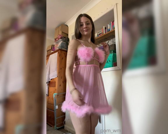 Pom_wm aka pom_wm - 03-08-2022 OnlyFans Video - some ass shaking in the dress