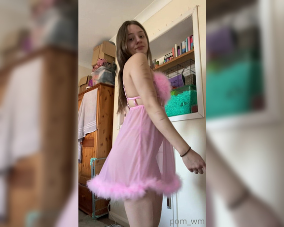 Pom_wm aka pom_wm - 03-08-2022 OnlyFans Video - some ass shaking in the dress