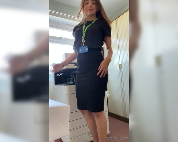 Pom_wm aka pom_wm - 09-17-2020 OnlyFans Video - office girl getting cheeky