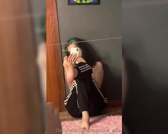 Goddess Ana aka urfeetgirlofc Foot Fetish - 01-15-2023 OnlyFans Video - Imagina você chupando esses dedinhos hein