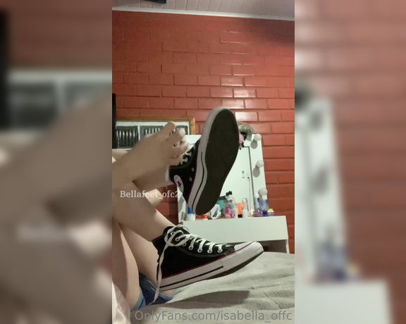 Goddess Ana aka urfeetgirlofc Foot Fetish - 01-18-2023 OnlyFans Video - yesterday I spent the whole afternoon on the street with these sneakers, imagine how it was