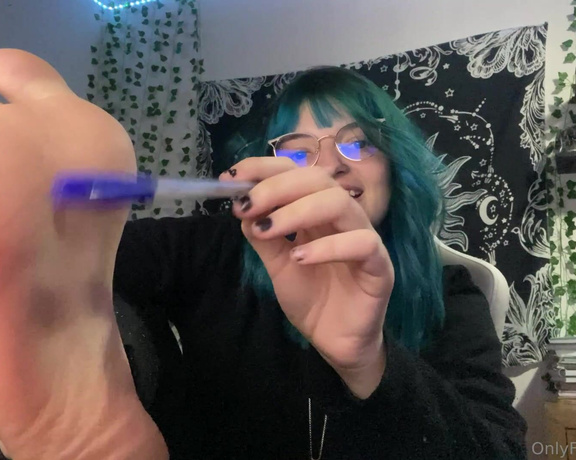 Goddess Ana aka urfeetgirlofc Foot Fetish - 04-21-2023 OnlyFans Video - Tickling  at the request of a subscriber, did you like it